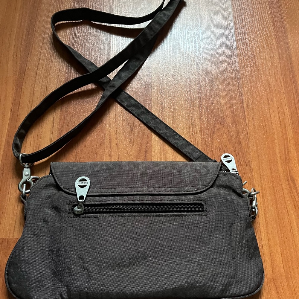 Baggallini crossbody purse - Picture 3 of 3